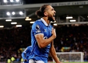 开云下载-水晶宫身手敏捷，成功斩获关键三分