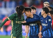 开云体育在线-球员们拼尽全力，展现出色的球技和团队合作