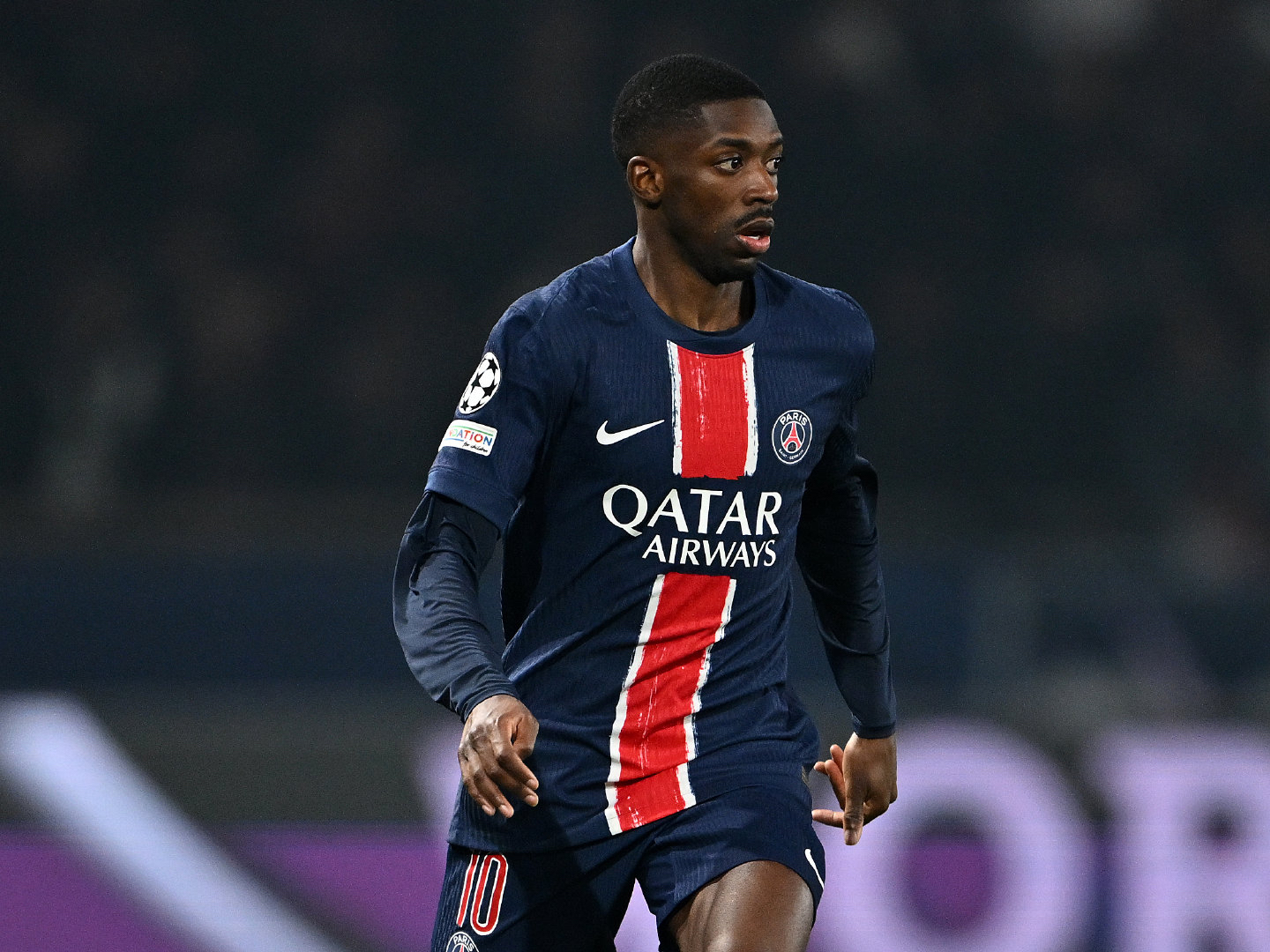 包含尤文图斯中场巴黎展示绝技，拿下国际金球奖的词条