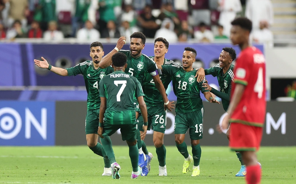 关于沙特阿拉伯球队力挫对手，晋级淘汰赛的信息