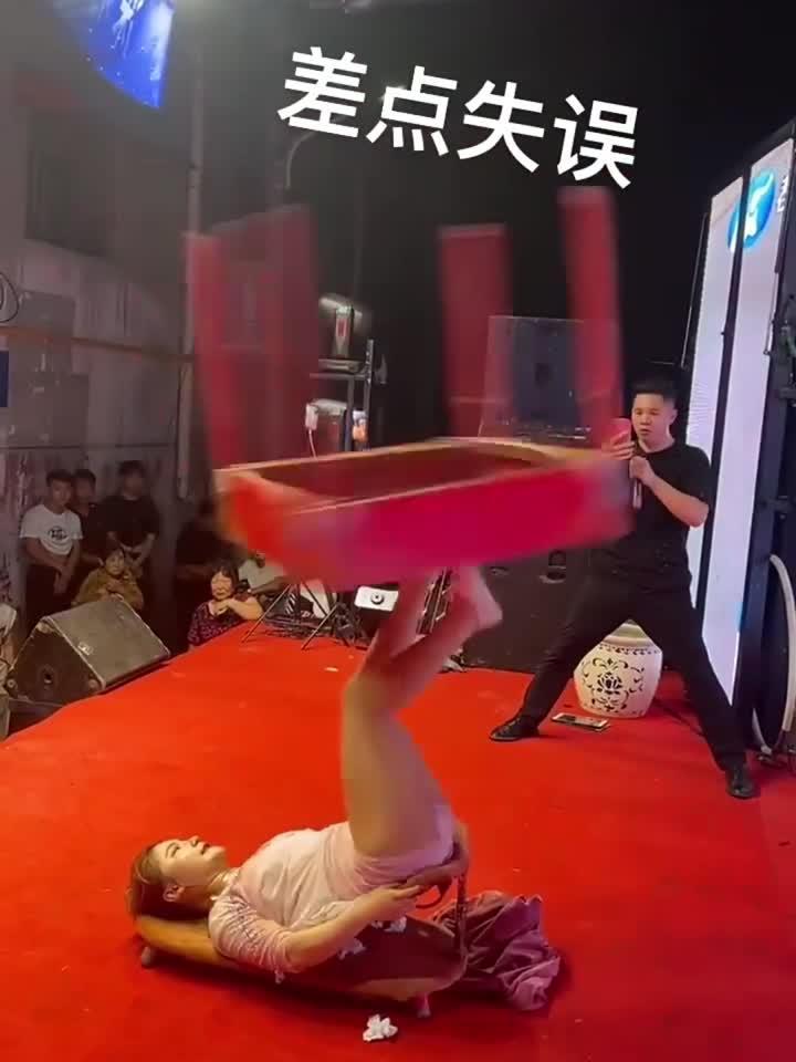 选手身手矫健，施展绝技力争前进的简单介绍