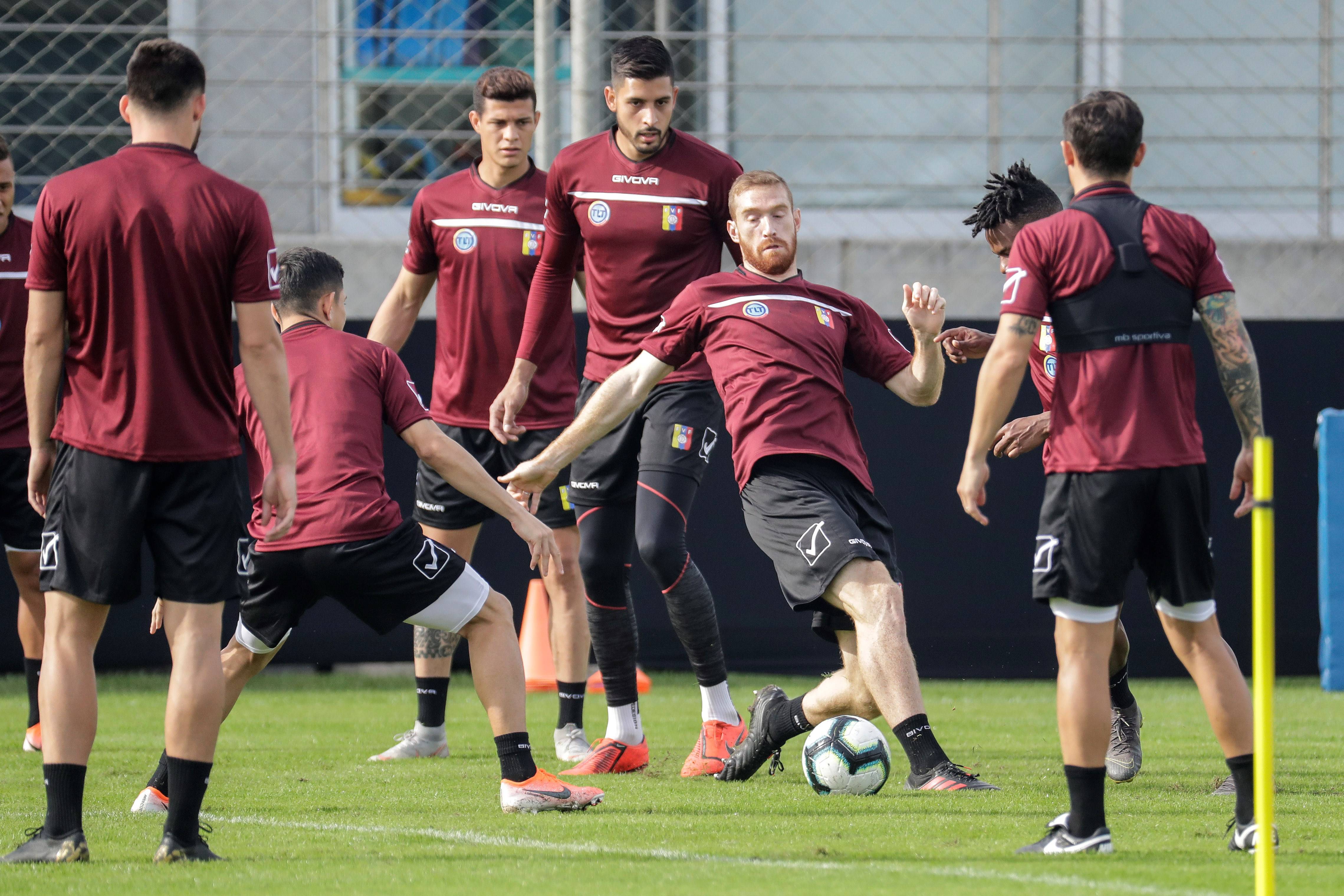 委内瑞拉球员在比赛中展现出色技术的简单介绍