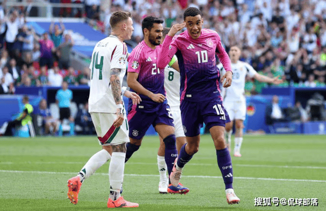 关于波兰队在比赛中势不可挡，成功晋级下一轮的信息
