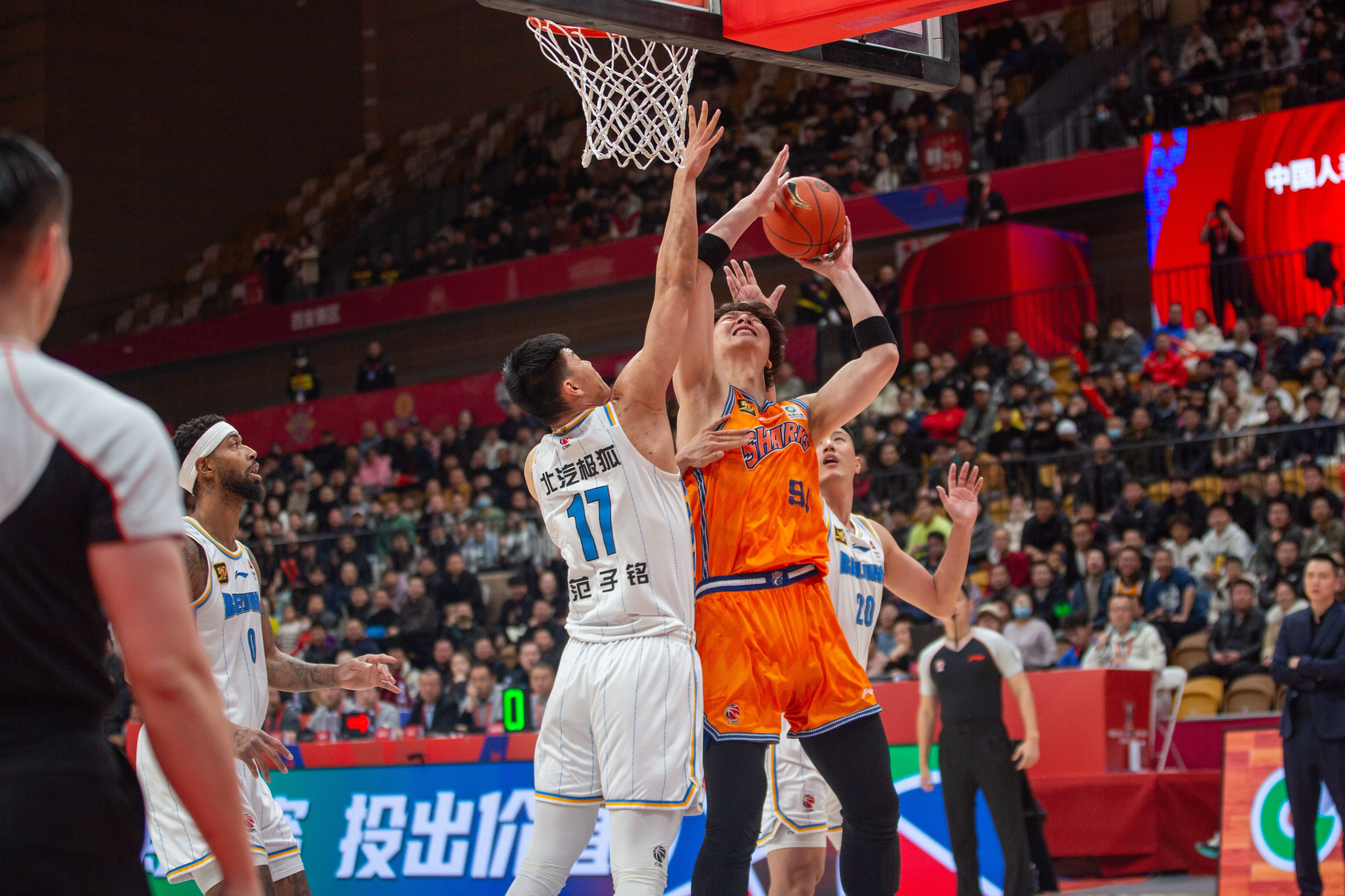 包含CBA总决赛即将打响，冠军归属成谜的词条