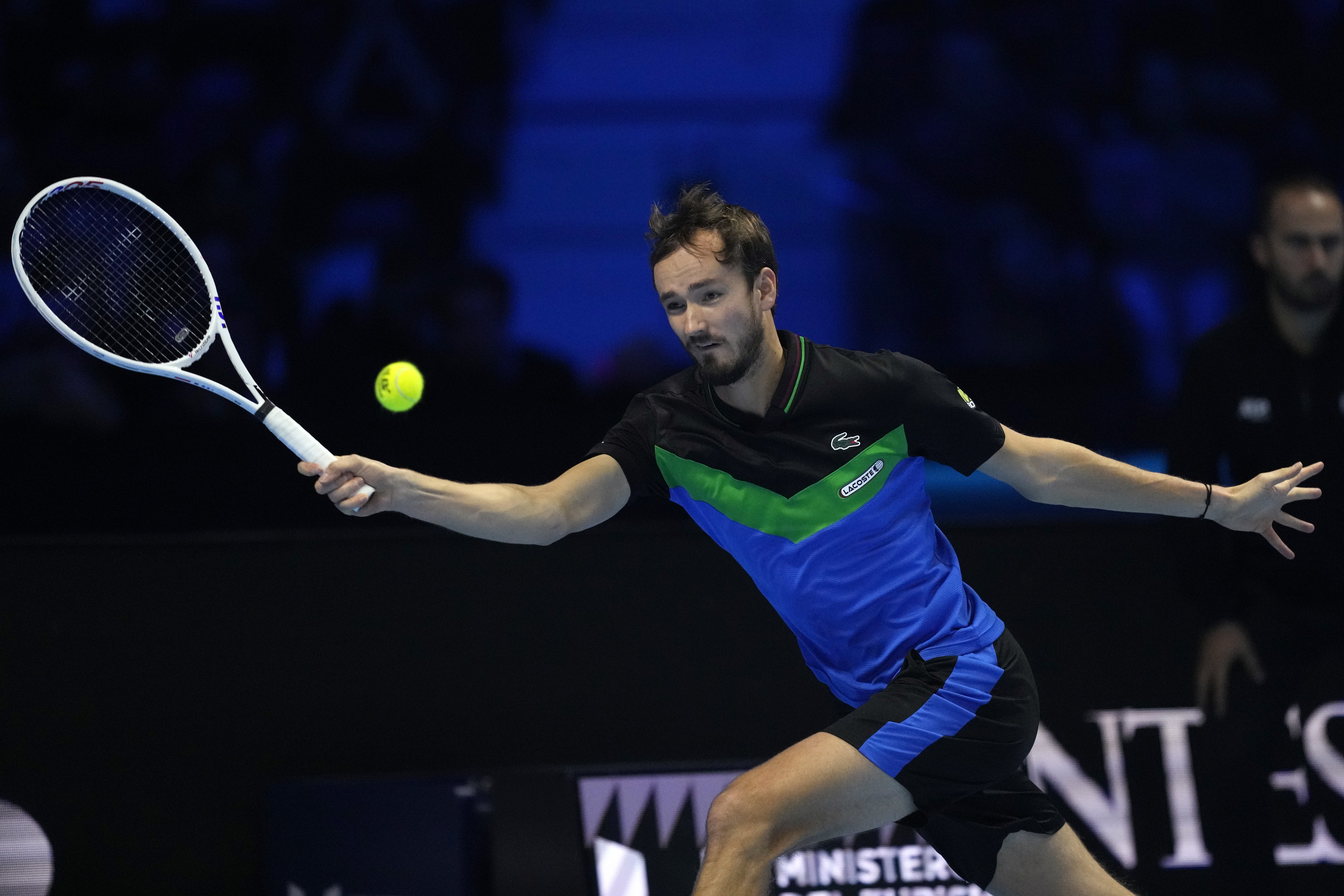 戴维斯杯绝杀ATP总决赛，梅德韦杰夫点燃赛场