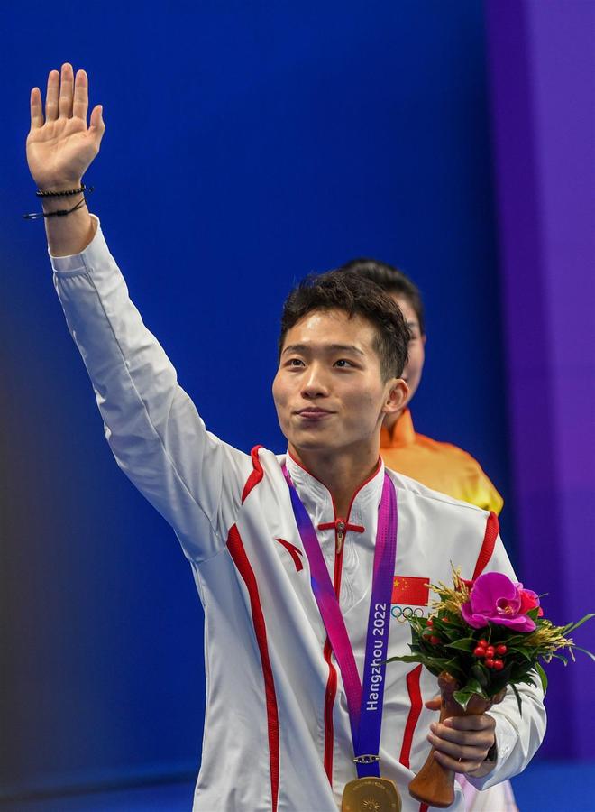 马来西亚跳水运动员勇夺冠军