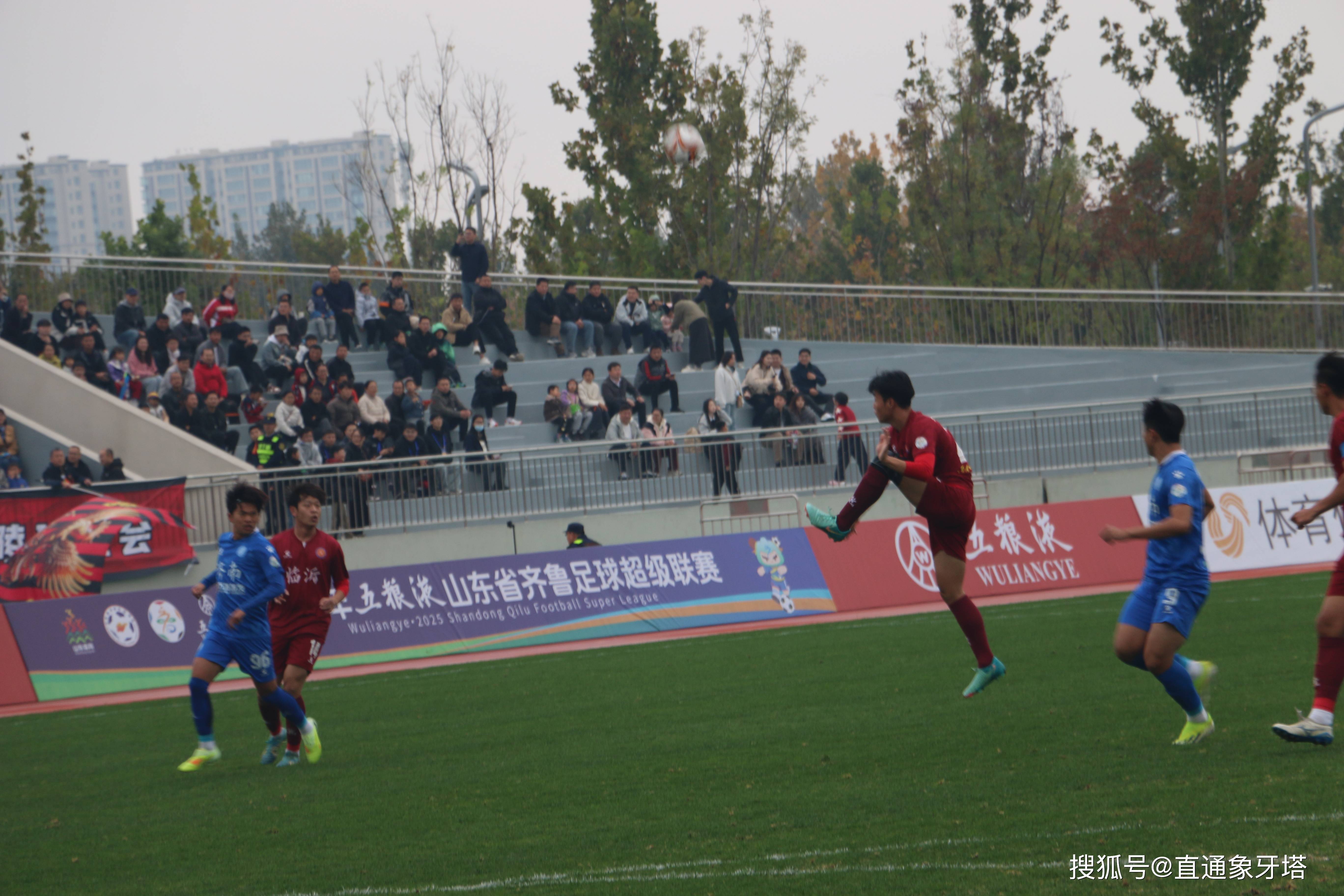 主场作战球队完胜对手，全队士气高昂