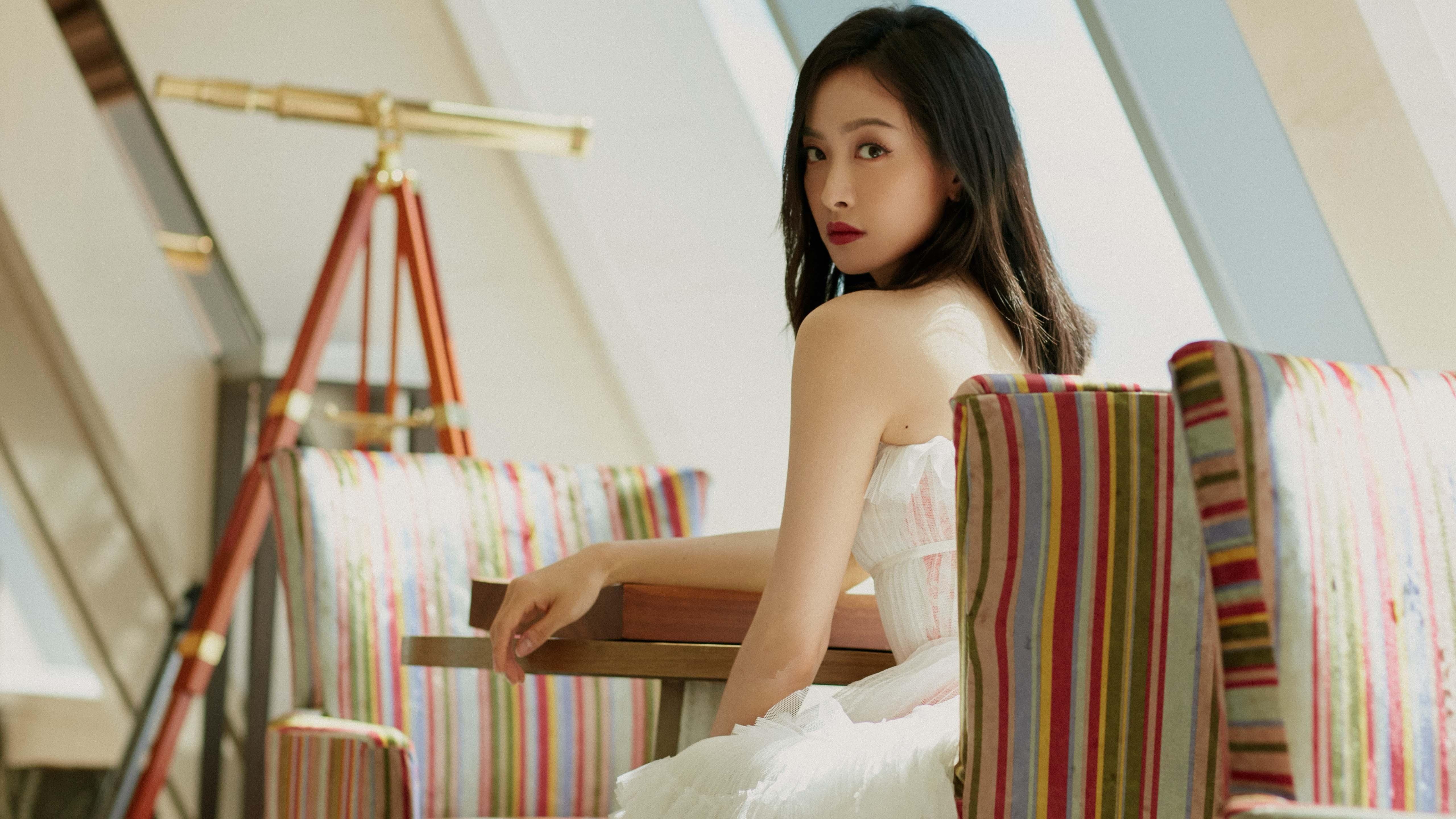 数据洪流席卷天山！小贾伦狂轰50+15+8帽跨界碾压，新疆队降维打击速胜76人