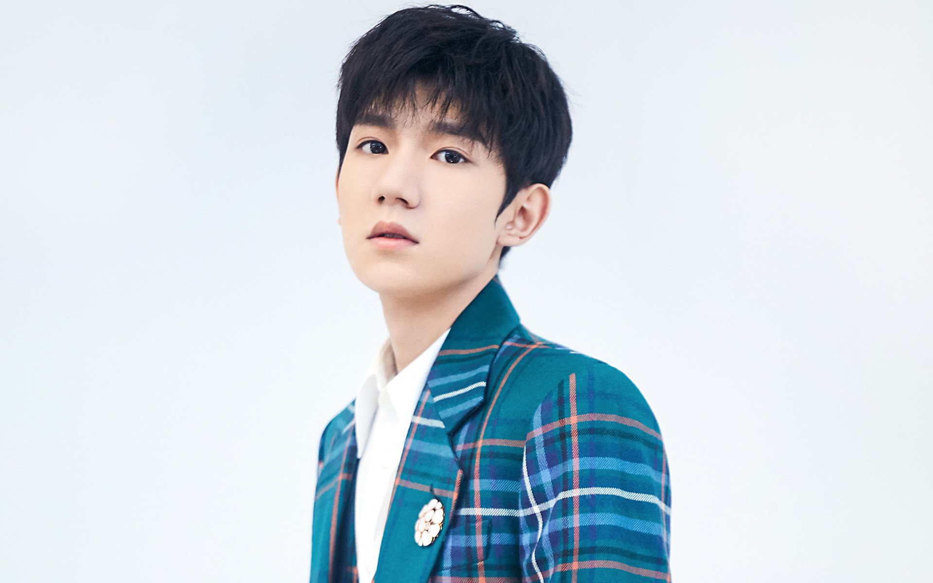 当巴塞罗那陷落时，休斯顿升起他的月亮